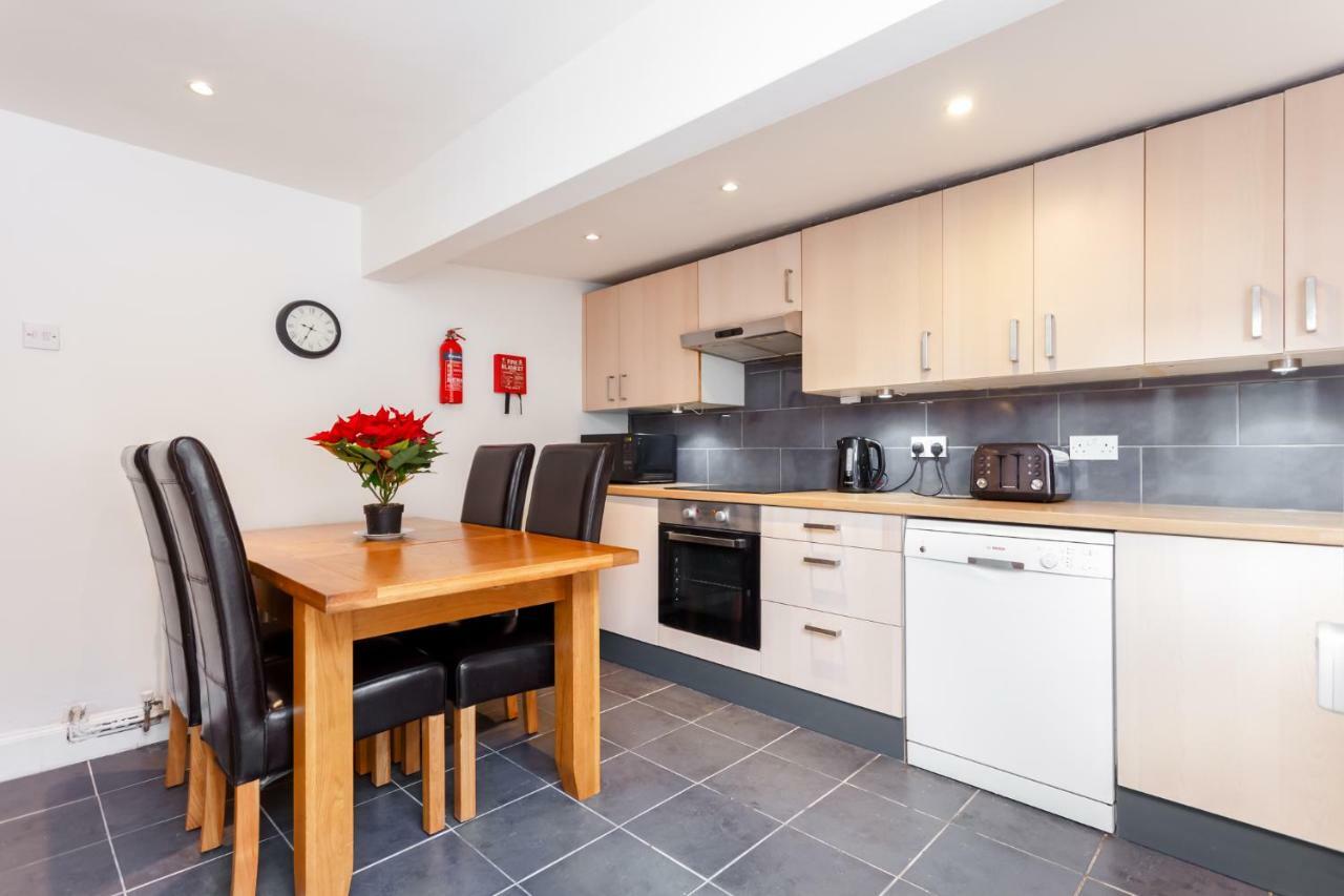 בורנמות' Gorgeous Town Centre Apt With Courtyard Garden מראה חיצוני תמונה