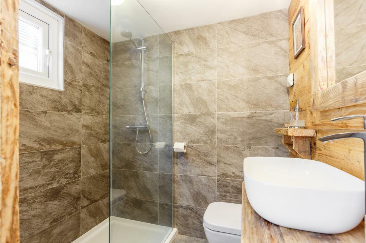 בורנמות' Gorgeous Town Centre Apt With Courtyard Garden מראה חיצוני תמונה
