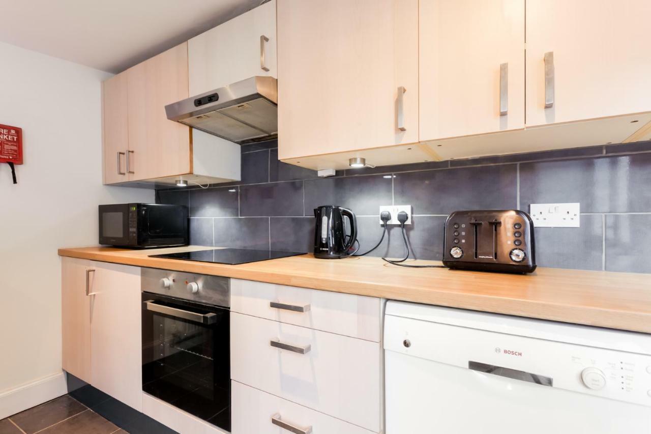 בורנמות' Gorgeous Town Centre Apt With Courtyard Garden מראה חיצוני תמונה